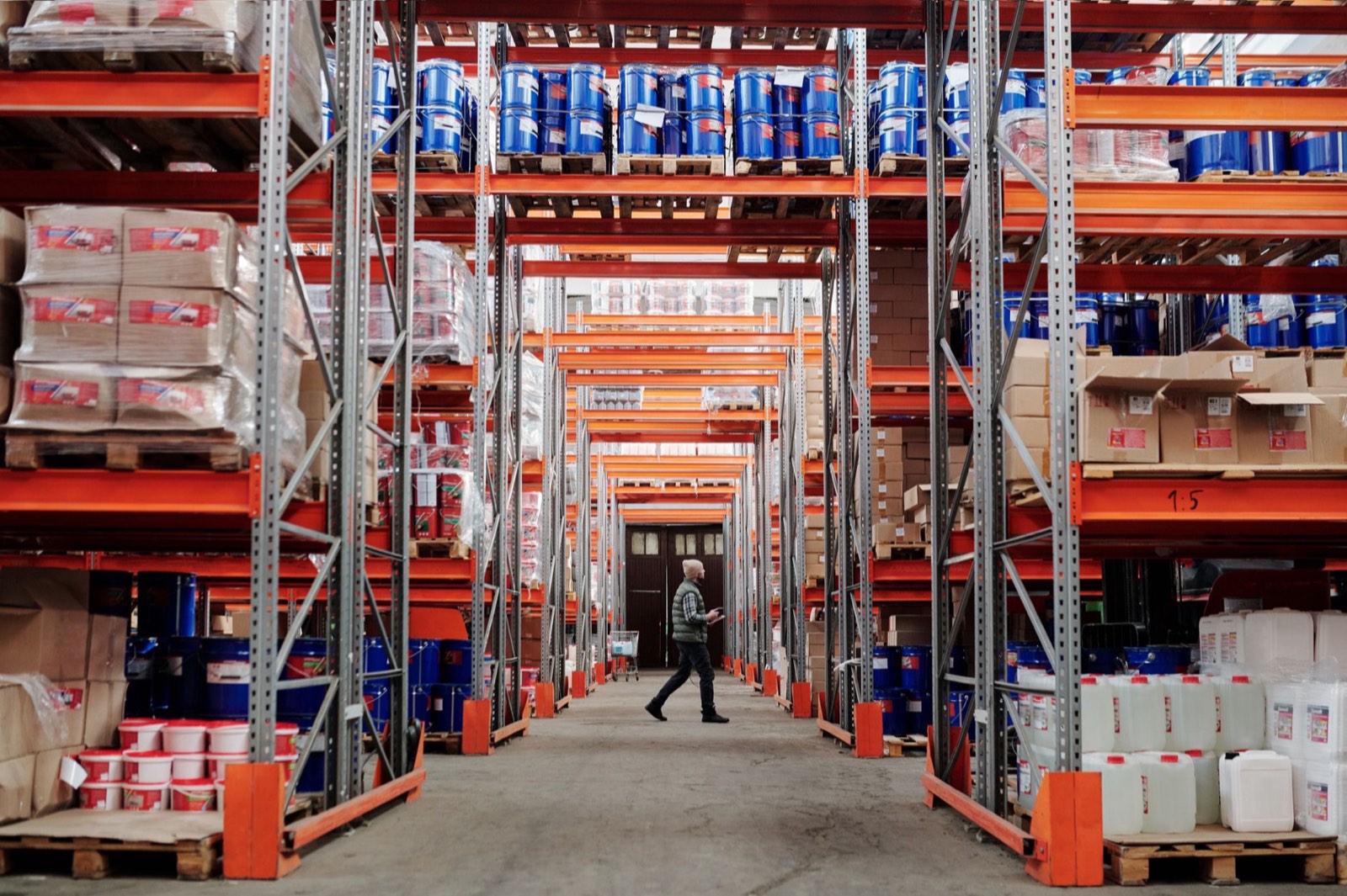 Freight containers moving through an import distribution network